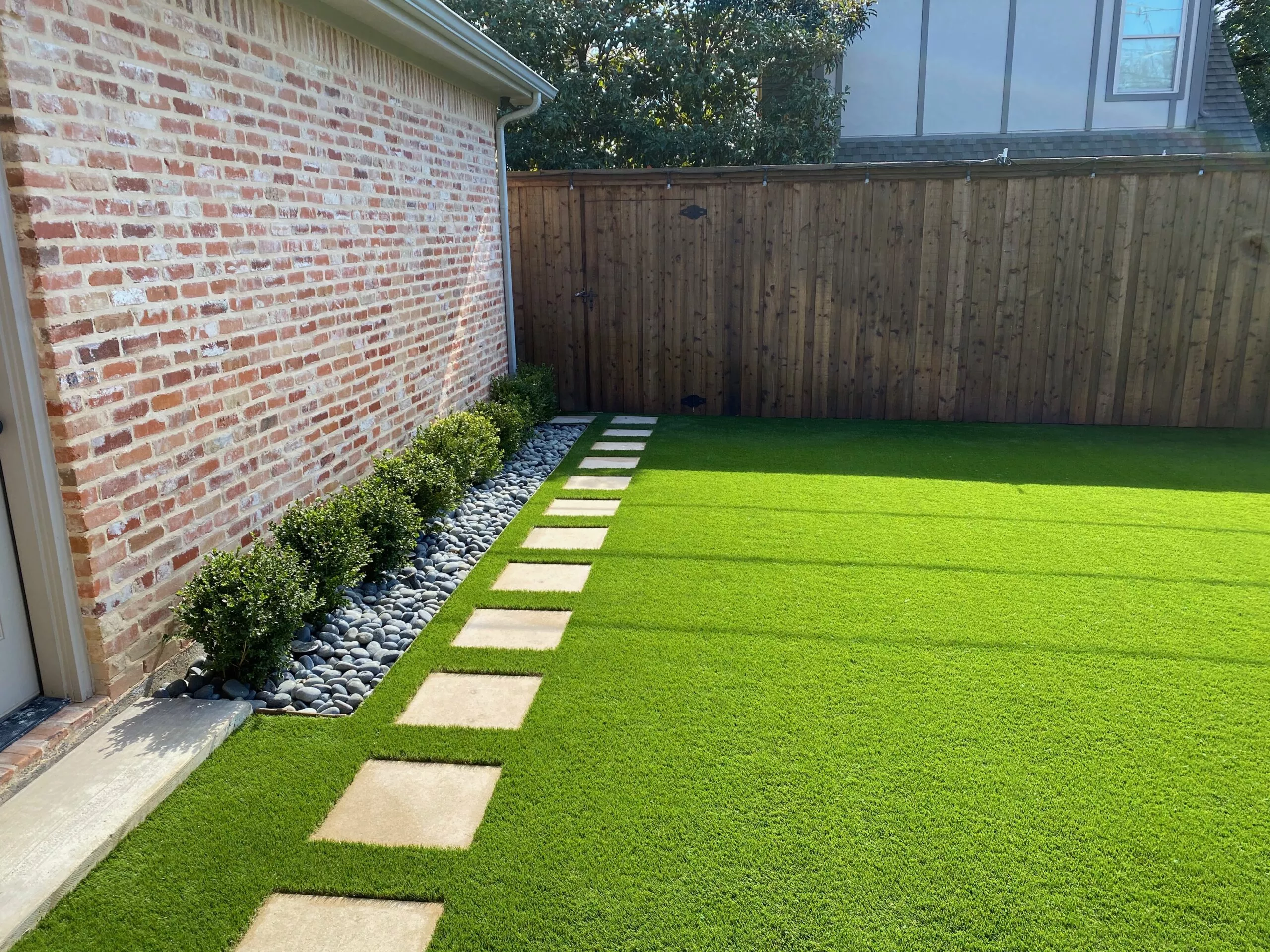 Hot Selling UV-Resistant Artificial Grass Natural-Looking For Garden and Balcony